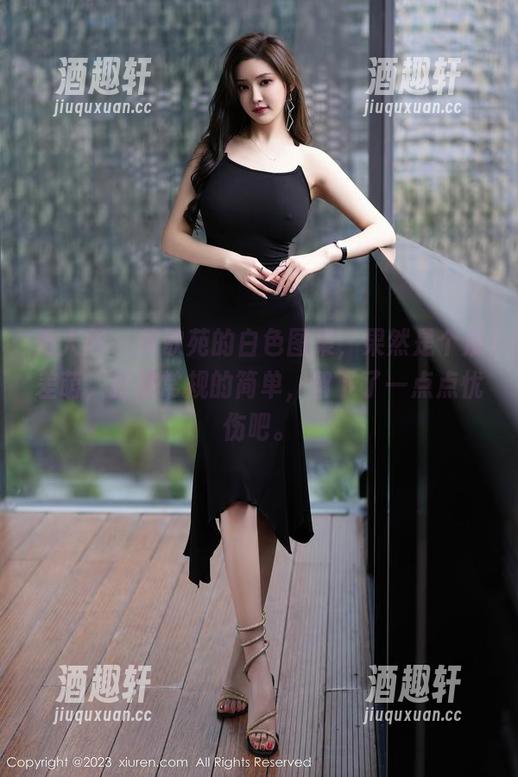 秀人网 - 黄歆苑的白色图集，果然是个反差萌，打破常规的简单，留下了一点点忧伤吧。