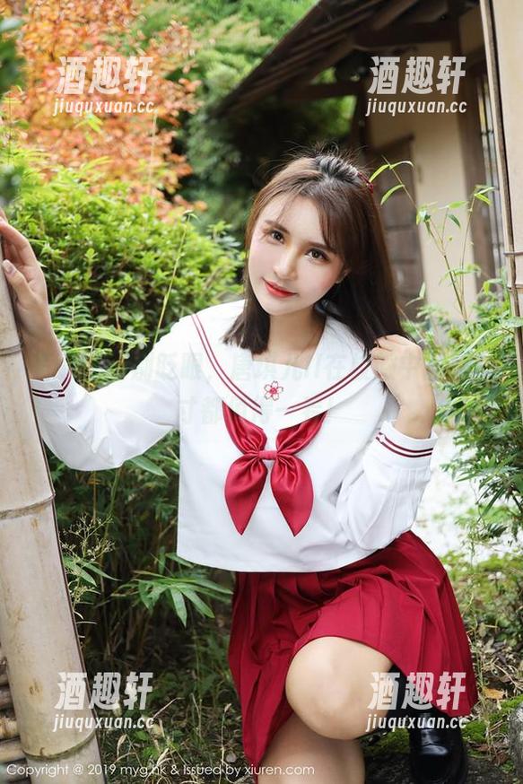 美媛馆 - 别眨眼，唐琪儿il在校服中的每一寸都值得一看！