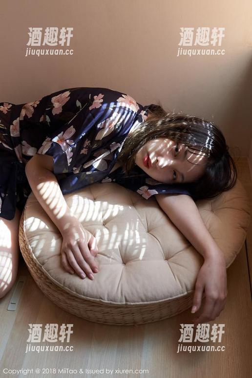 蜜桃社 - 看结衣穿着牛仔裤的写真，是时候重新审视“经典”了！
