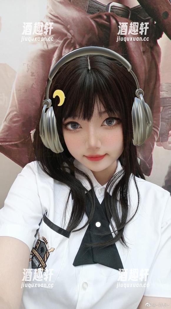 许枳 温柔原图中的许枳,摇曳的姿态和轻声细语,仿佛在说,“放下你的心事,把我好好看一遍”。