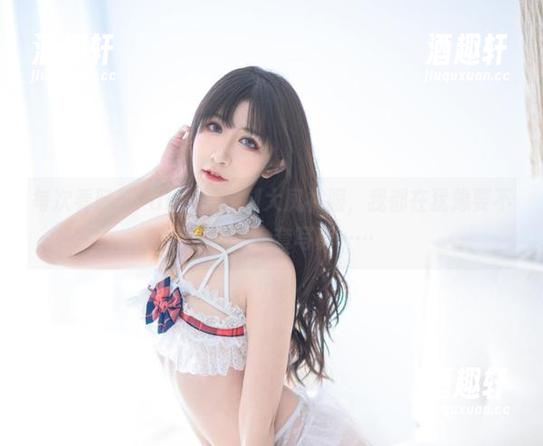 每次看阮邑Fairy的定制大凤礼服，我都在犹豫要不要攒钱做一套写真……
