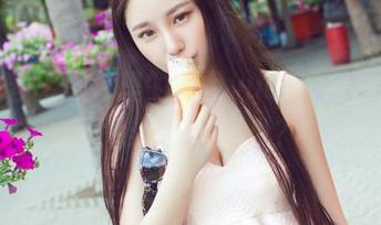 青豆客 – 图片里的伍月yuer，全套比基尼到底穿了多少？