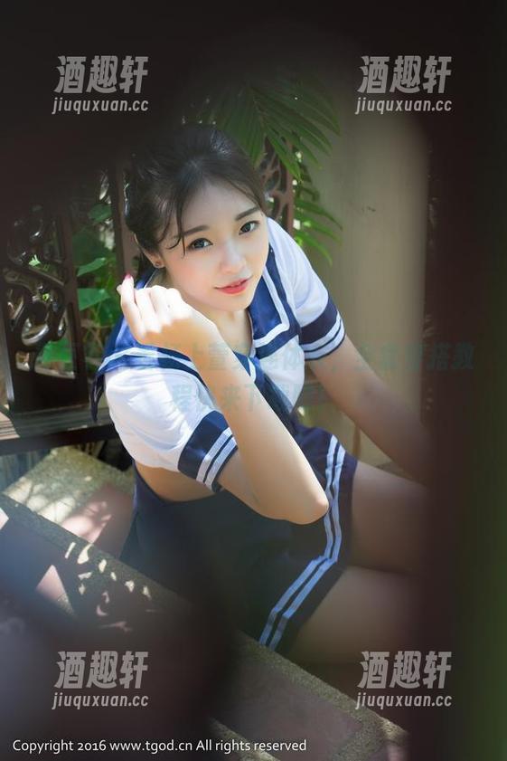 青豆客 - 看杨上萱穿连体衣，全套穿搭教程快来下载吧！