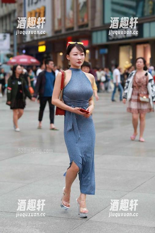 魔镜街拍-婷婷 魔镜街拍 - 婷婷更新了!白色吊带连衣裙+黑丝美腿,如果你没看到,那你的眼睛可能坏了!