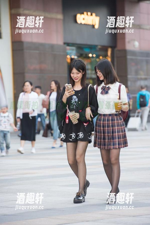 魔镜街拍-曼曼 魔镜街拍 - 最新曼曼网袜:每张都要标记为美图,鉴定完毕。